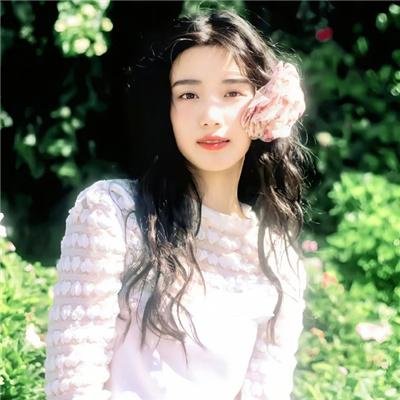 龙纹身的女孩